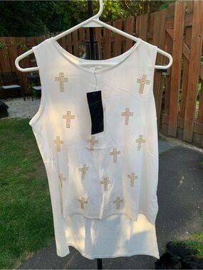 Iris Basic High Low White Tank Top with Gold Stud Crosses